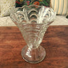 Vase en verre moulé aux parois en relief de style Art Déco sur pied forme évasée par Hello Broc brocante en ligne
