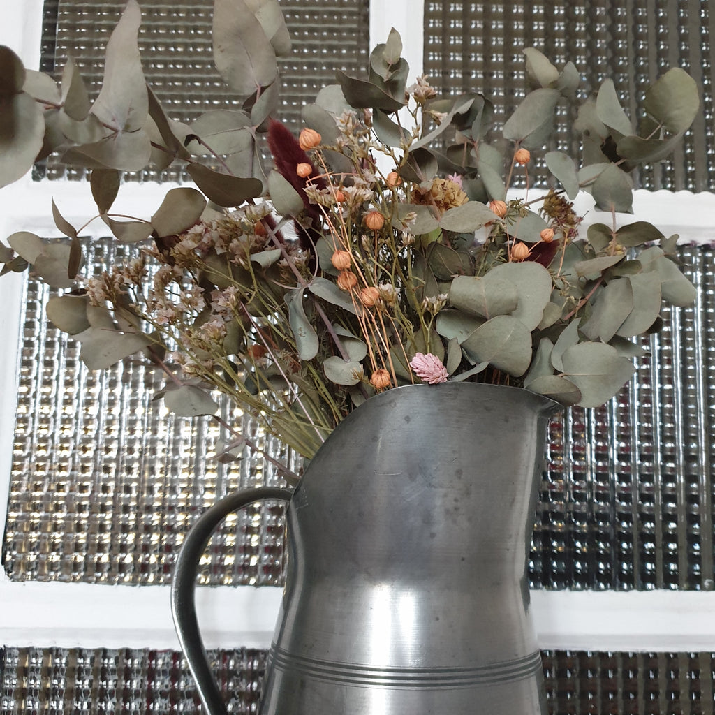 Très grand broc décoratif en étain par Hello Broc brocante en ligne