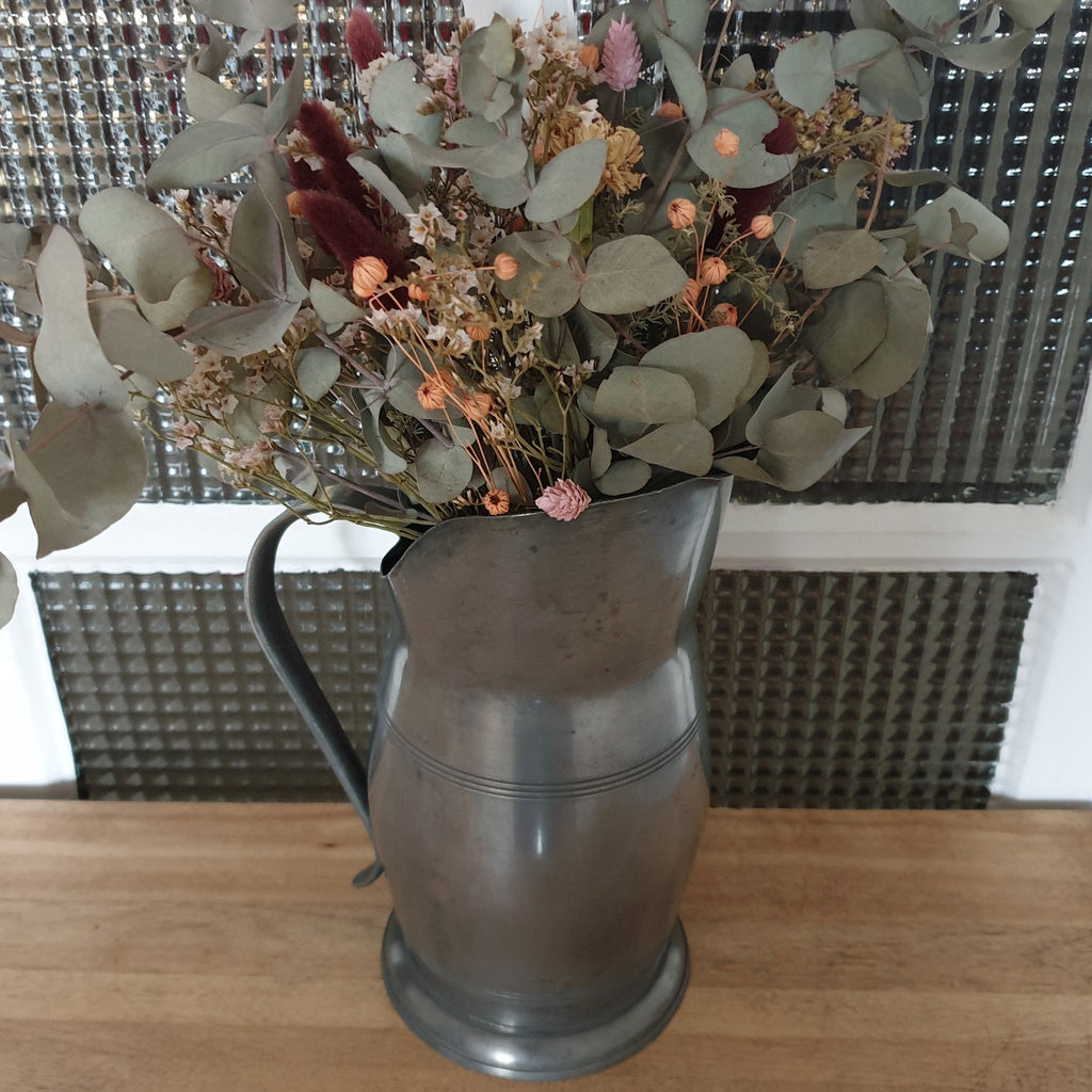 Très grand broc décoratif en étain par Hello Broc brocante en ligne