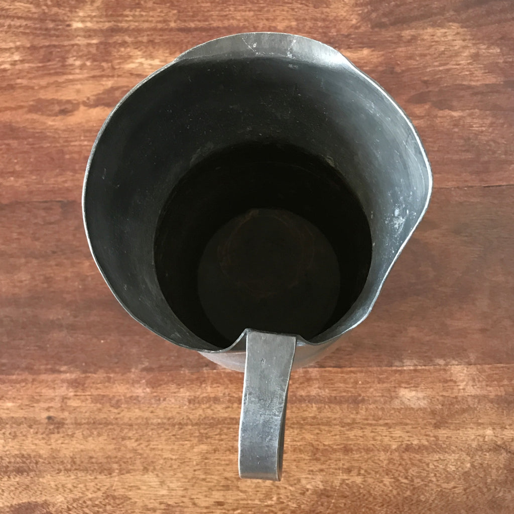 Très grand broc décoratif en étain par Hello Broc brocante en ligne