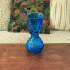 Grand vase vintage en verre moulé bleu motifs fruits par Hello Broc brocante en ligne