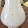 Paire de vases en opaline blanche décor étoiles dorées peintes à la main époque Napoléon III (Circa 1860) par Hello Broc brocante en ligne