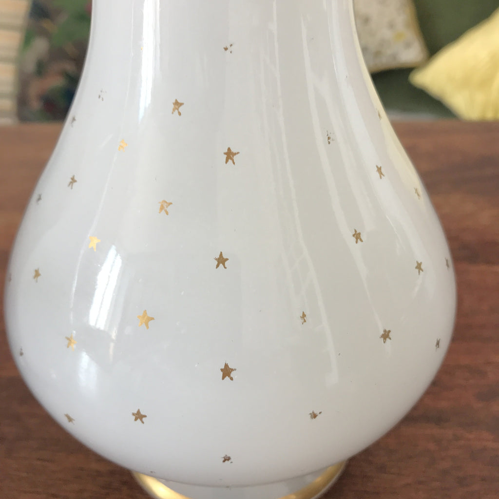 Paire de vases en opaline blanche décor étoiles dorées peintes à la main époque Napoléon III (Circa 1860) par Hello Broc brocante en ligne