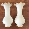 Paire de vases en opaline blanche décor étoiles dorées peintes à la main époque Napoléon III (Circa 1860) par Hello Broc brocante en ligne
