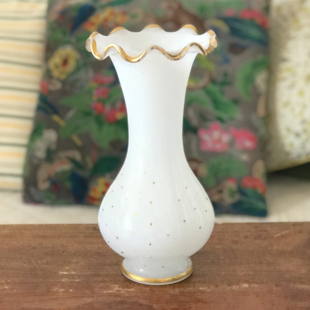 Paire de vases en opaline blanche décor étoiles dorées peintes à la main époque Napoléon III (Circa 1860) par Hello Broc brocante en ligne