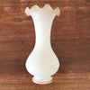 Paire de vases en opaline blanche décor étoiles dorées peintes à la main époque Napoléon III (Circa 1860) par Hello Broc brocante en ligne