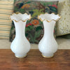 Paire de vases en opaline blanche décor étoiles dorées peintes à la main époque Napoléon III (Circa 1860) par Hello Broc brocante en ligne