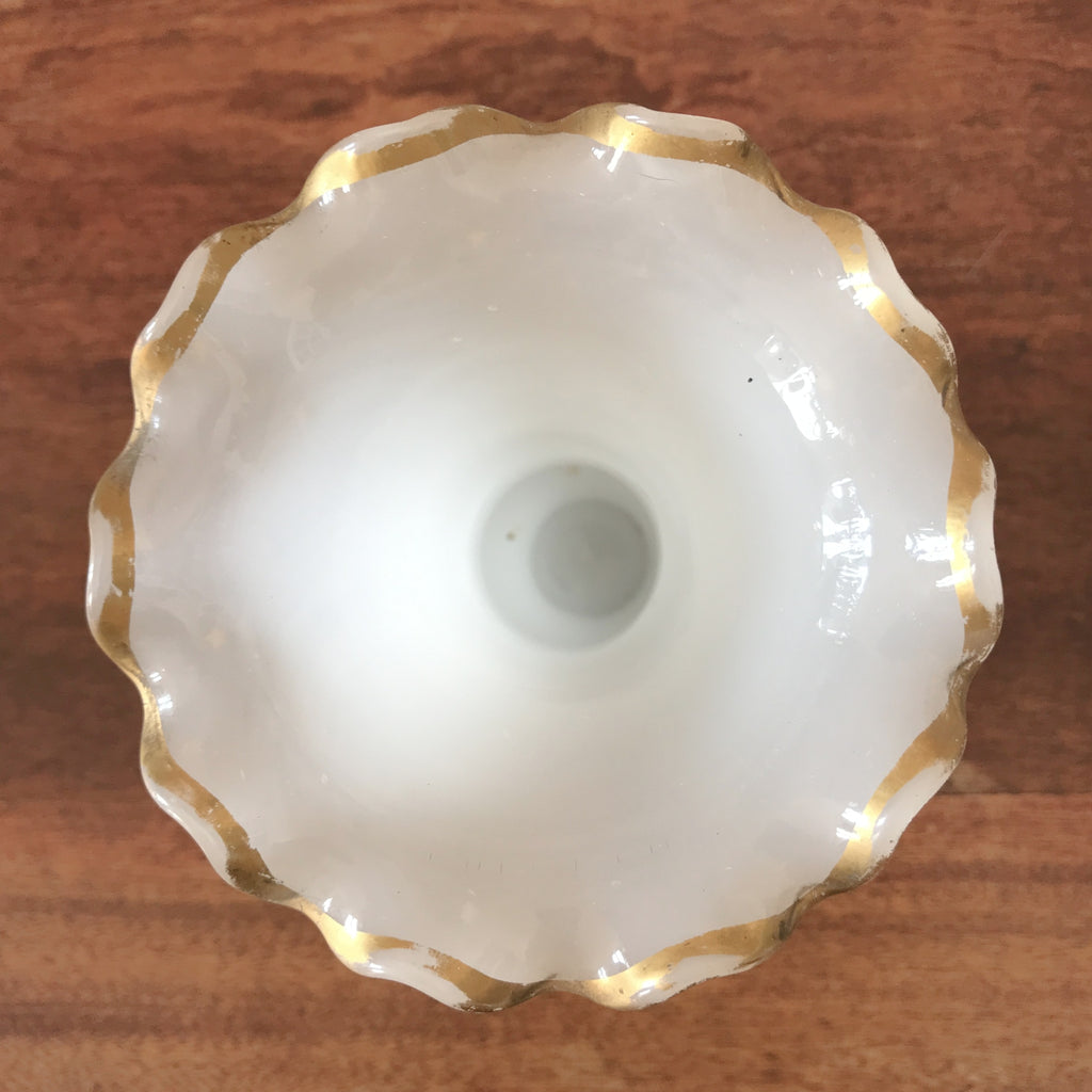 Paire de vases en opaline blanche décor étoiles dorées peintes à la main époque Napoléon III (Circa 1860) par Hello Broc brocante en ligne