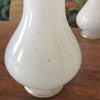 Paire de vases en opaline blanche décor étoiles dorées peintes à la main époque Napoléon III (Circa 1860) par Hello Broc brocante en ligne