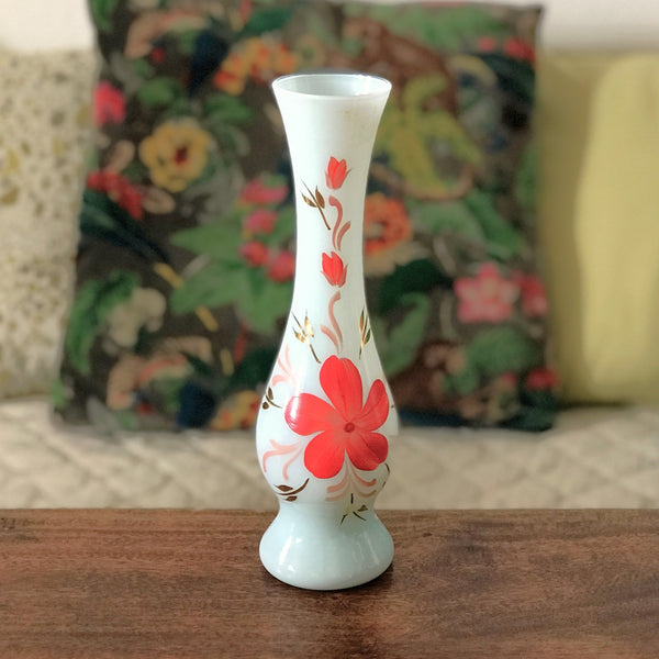 Soliflore vintage en verre opalin blanc décor peint main fleur rouge détails rose et doré par Hello Broc brocante en ligne