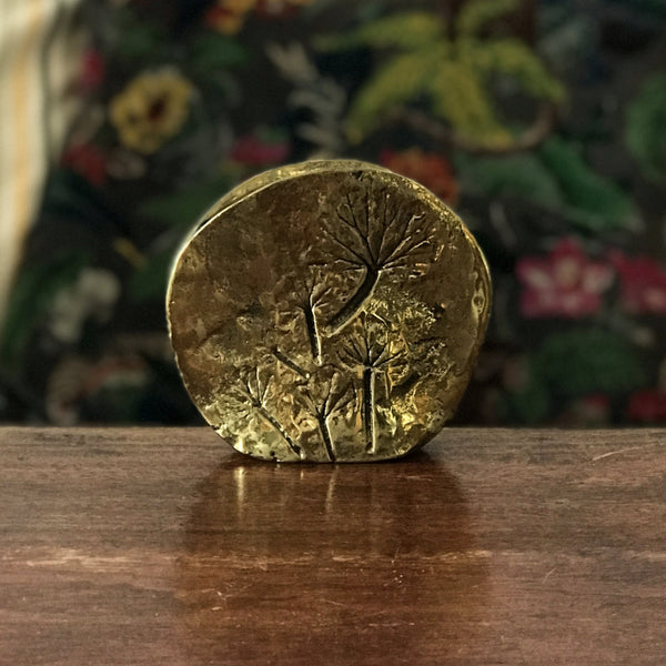 Petit vase rond en bronze doré soliflore décor végétal par Hello Broc brocante en ligne