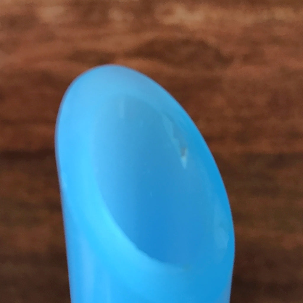 Soliflore vintage en verre opalin bleu pied rond et ouvrant biseauté par Hello Broc brocante en ligne