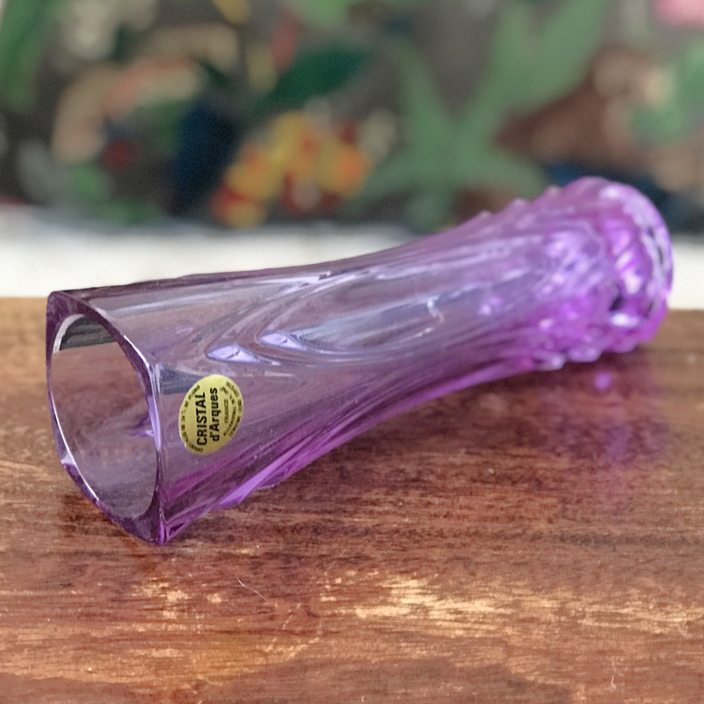 Soliflore petit vase vintage violet Cristal d'Arques hauteur de 17 cm par Hello Broc brocante en ligne