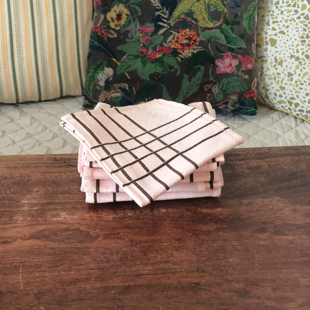 Lot de 6 serviettes de table damassées rose quadrillage marron par Hello Broc brocante en ligne