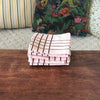 Lot de 6 serviettes de table damassées rose quadrillage marron par Hello Broc brocante en ligne