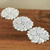 Lot de 3 napperons identiques vintage en crochet blanc et ronds diamètre approximatif de 18 cm par Hello Broc brocante en ligne