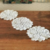 Lot de 3 napperons identiques vintage en crochet blanc et ronds diamètre approximatif de 18 cm par Hello Broc brocante en ligne