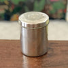Petite boîte cylindrique en métal avec armoiries sur le couvercle par Hello Broc brocante en ligne