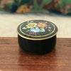 Ancienne petite bonbonnière en céramique Villeroy & Boch décor Xena bouquet de fleurs multicolores sur fond noir par Hello Broc brocante en ligne