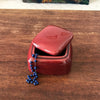 Boîte à bijoux vintage carrée 11 x 11 cm en céramique émaillée bordeaux années 50 par Hello Broc brocante en ligne