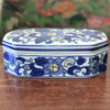 Boîte à bijoux rectangulaire en céramique décor fleurs bleues dimensions 19.5 cm x 10 cm par Hello Broc brocante en ligne