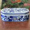 Boîte à bijoux rectangulaire en céramique décor fleurs bleues dimensions 19.5 cm x 10 cm par Hello Broc brocante en ligne