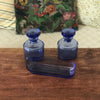 Ensemble garniture de toilette en verre moulé bleu années 50 - Hello Broc