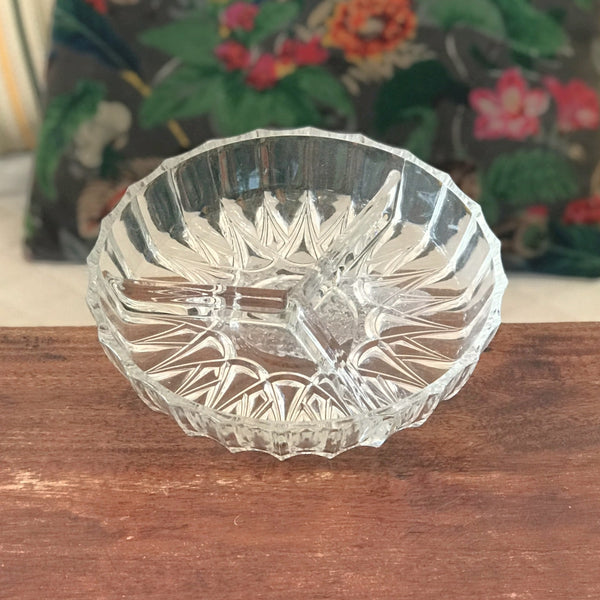 Plat apéritif vintage dit mendiant en verre moulé Lever motif étoile diamètre 18 cm par Hello Broc brocante en ligne