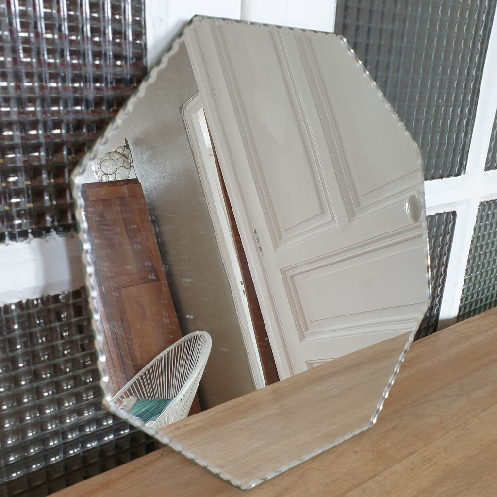 Plateau miroir vintage de forme octogonale bord biseauté par Hello Broc brocante en ligne