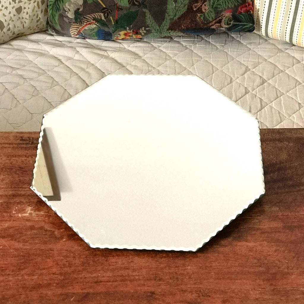 Plateau miroir vintage de forme octogonale bord biseauté par Hello Broc brocante en ligne