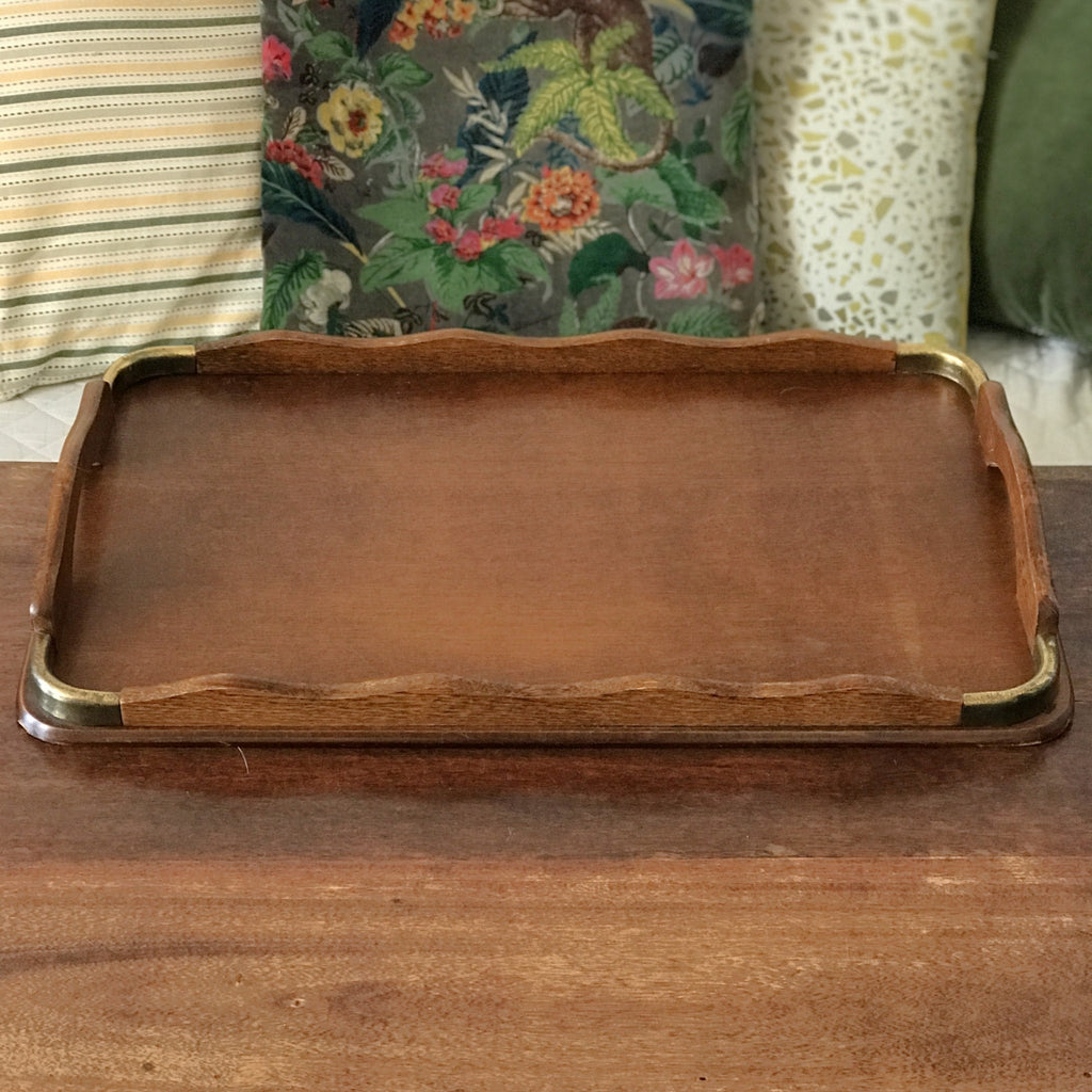 Plateau rectangulaire vintage en bois années 70 / 80 dimensions 61 x 38 cm par Hello Broc brocante en ligne