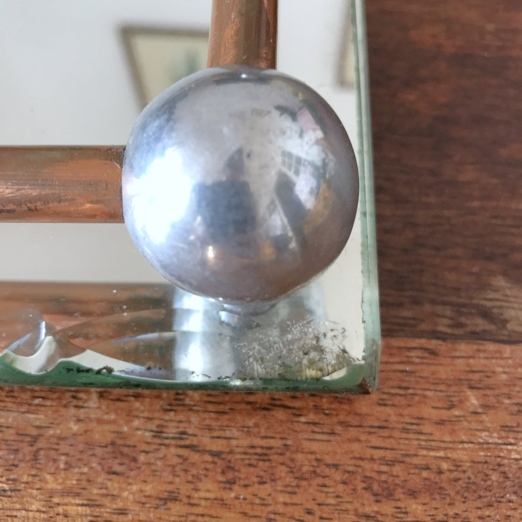 Grand plateau miroir biseauté rebords en cuivre et métal chromé Circa 1940 longueur 42 cm et largeur 30 cm par Hello Broc brocante en ligne