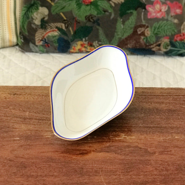 Ravier en porcelaine de Limoges blanche liserés doré et bleu UML France par Hello Broc brocante en ligne