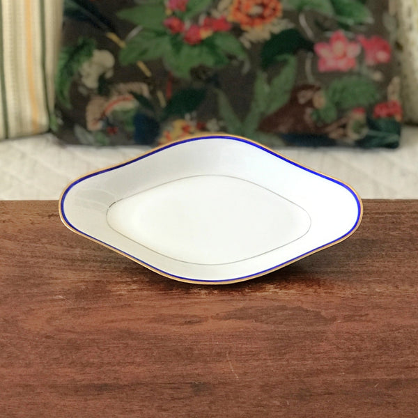 Ravier en porcelaine de Limoges blanche liserés doré et bleu UML France par Hello Broc brocante en ligne