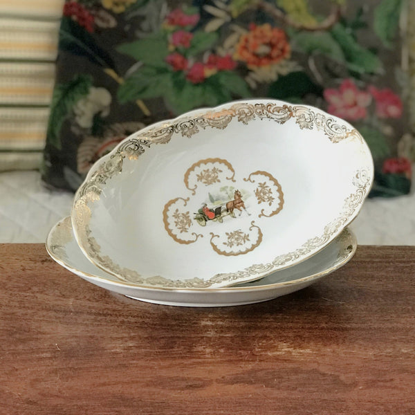 Lot de 2 raviers décor calèche et dorée Véritable porcelaine du Berry par Hello Broc brocante en ligne