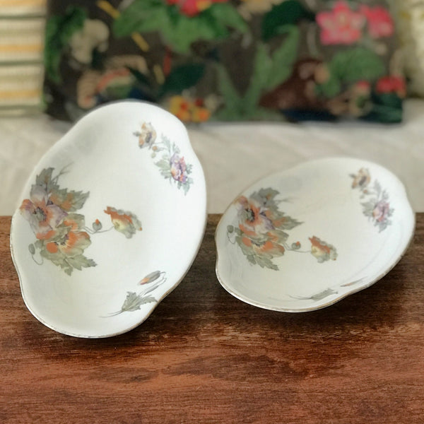 Paire de raviers en porcelaine de Limoges France marque ULIM au décor de pavots par Hello Broc brocante en ligne