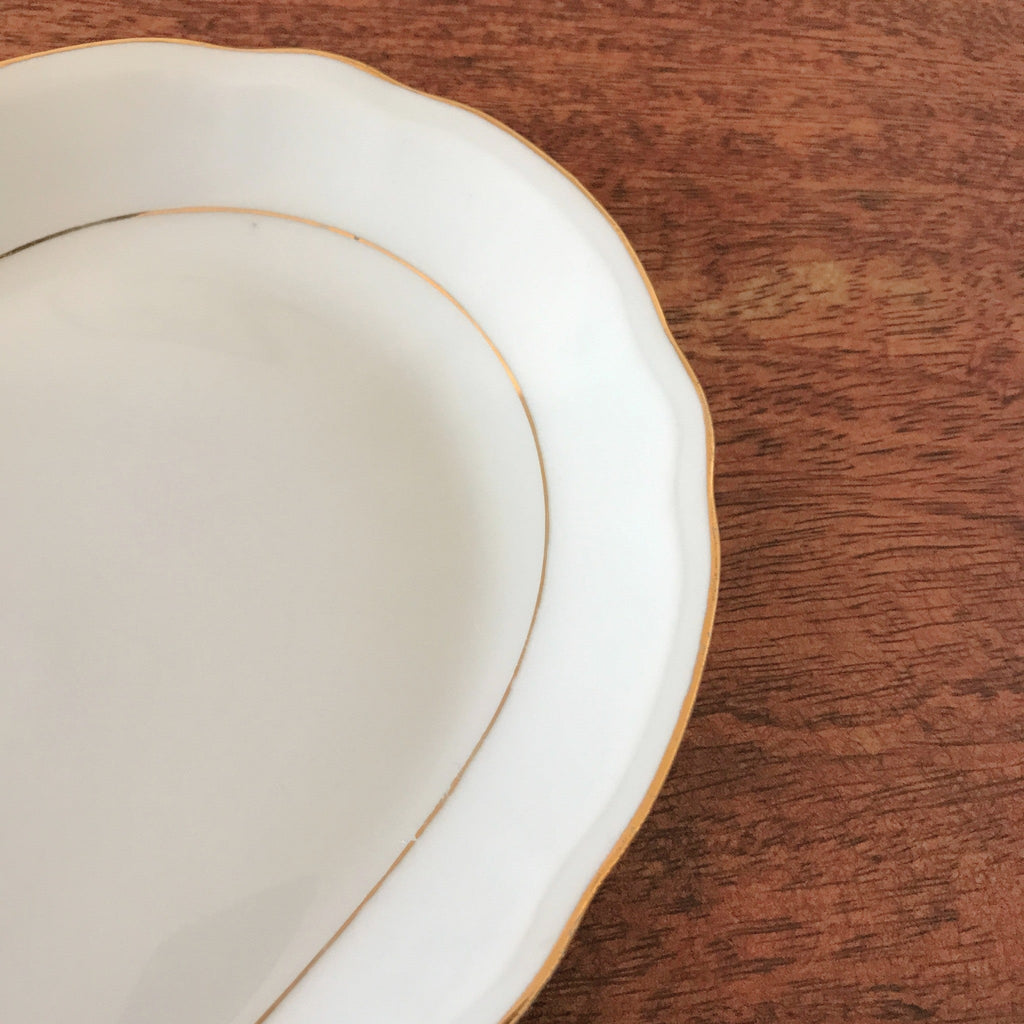 Ravier petit plat de service ovale blanc liseré doré Porcelaine du Berry par Hello Broc brocante en ligne