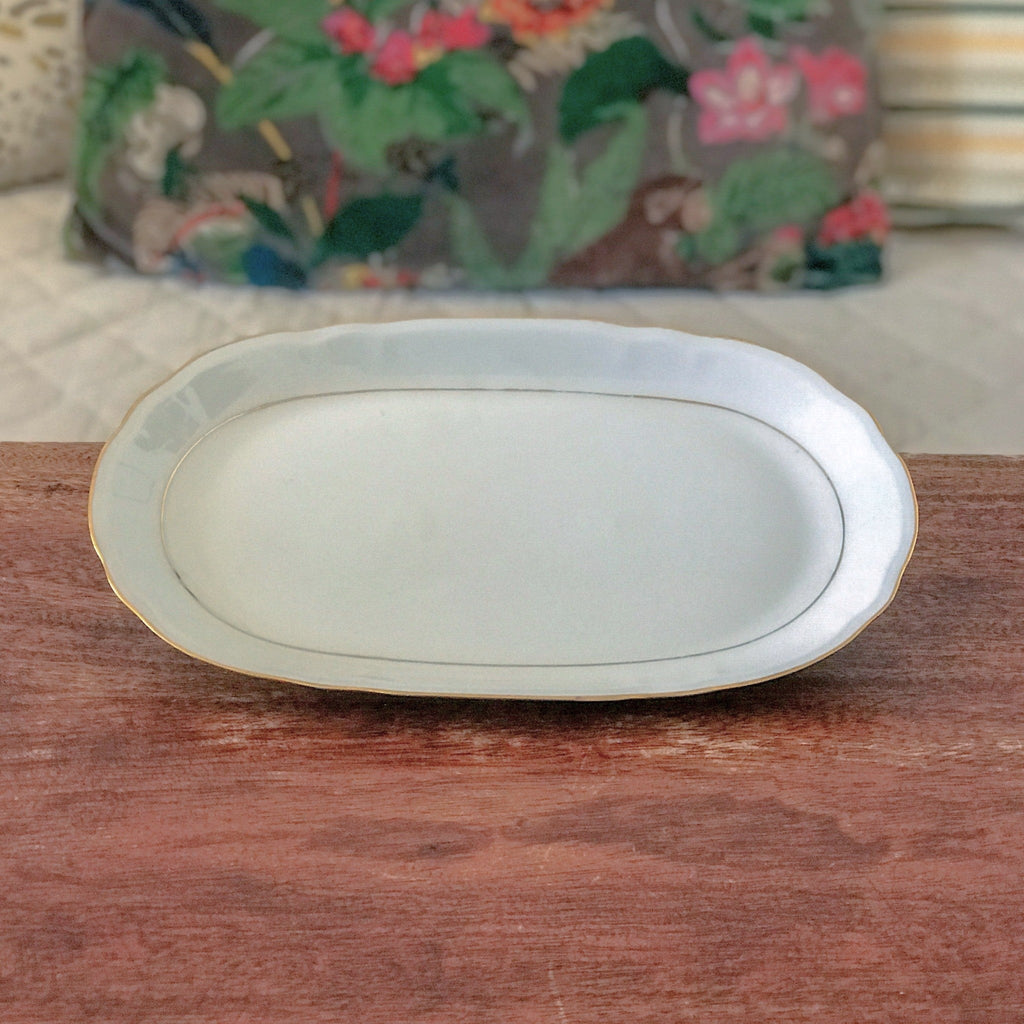 Ravier petit plat de service ovale blanc liseré doré Porcelaine du Berry par Hello Broc brocante en ligne