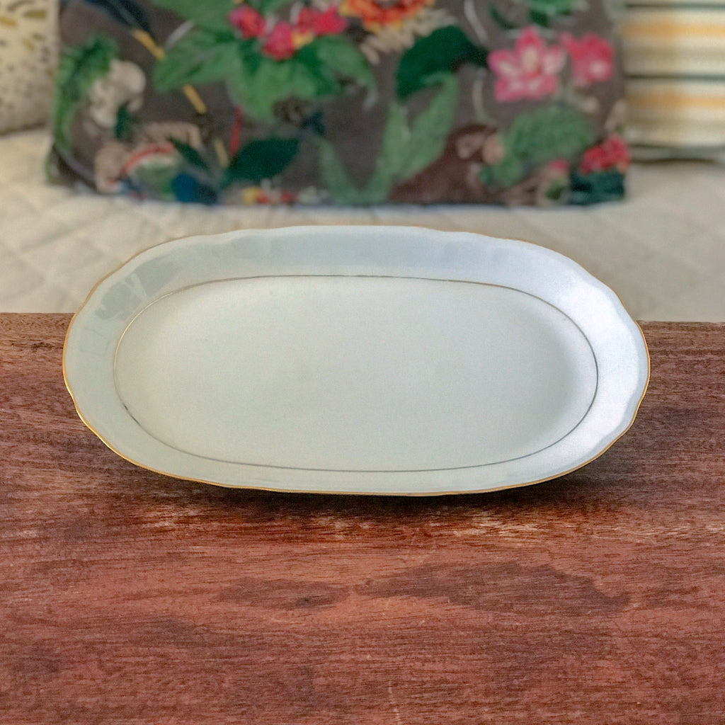 Ravier petit plat de service ovale blanc liseré doré Porcelaine du Berry par Hello Broc brocante en ligne