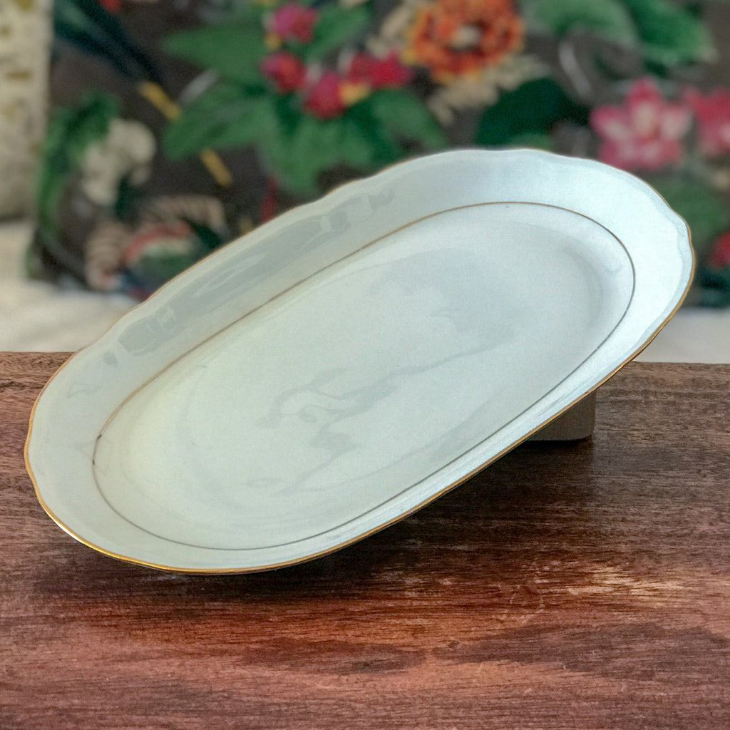 Ravier petit plat de service ovale blanc liseré doré Porcelaine du Berry par Hello Broc brocante en ligne