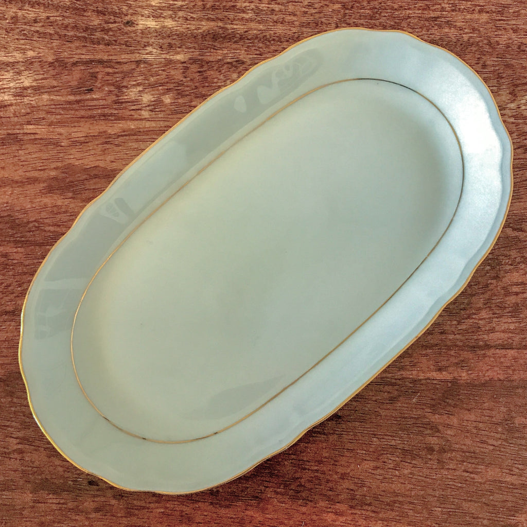 Ravier petit plat de service ovale blanc liseré doré Porcelaine du Berry par Hello Broc brocante en ligne