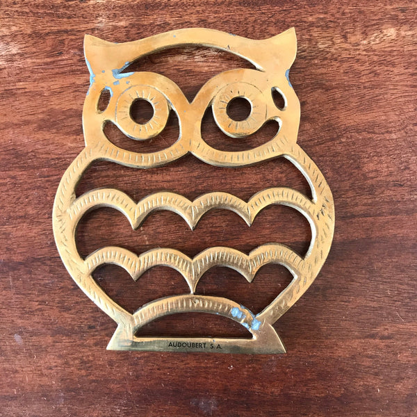 Dessous de plat en forme de hibou ou de chouette en métal doré par Hello Broc brocante en ligne