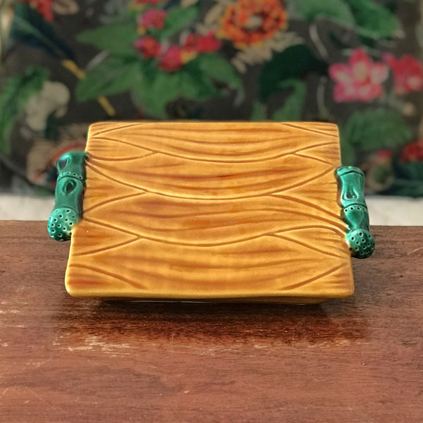 Dessous de plat ou présentoir carré en céramique jaune moutarde et vert de Vallauris A. Ferlay par Hello Broc brocante en ligne