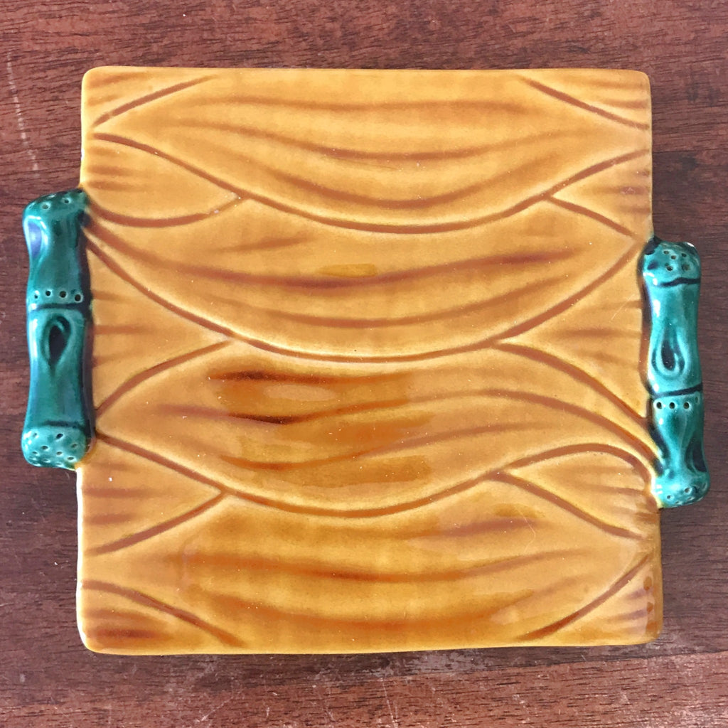 Dessous de plat ou présentoir carré en céramique jaune moutarde et vert de Vallauris A. Ferlay par Hello Broc brocante en ligne