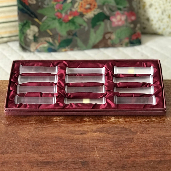 Lot de 12 porte-couteaux en cristal dans leur écrin d'origine Cristal E. Bourdon par Hello Broc brocante en ligne