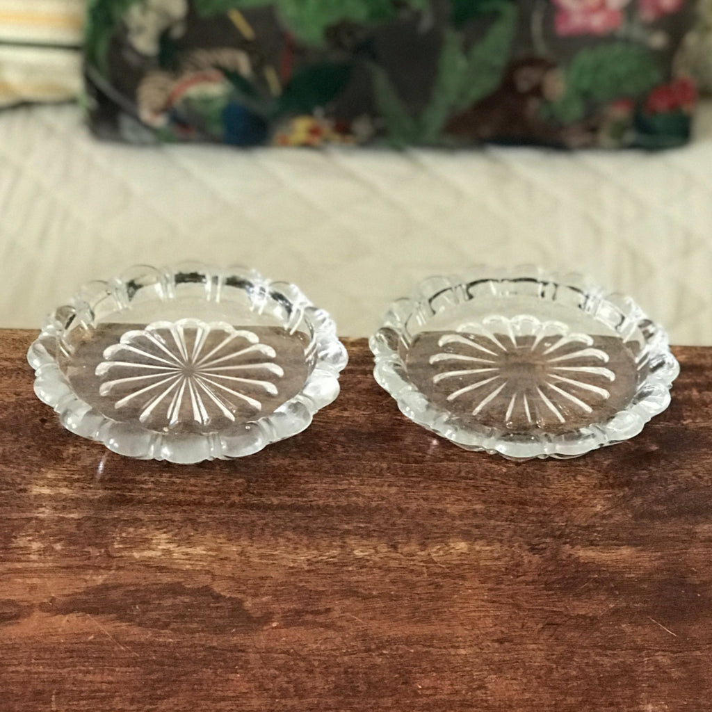 Lot de 2 dessous de bouteille en verre moulé rebord polylobé par Hello Broc brocante en ligne