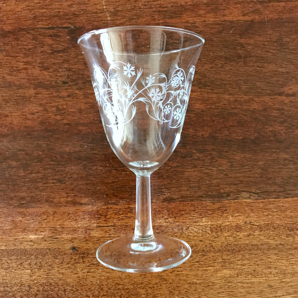 Lot de 6 verres à vin sur pied forme tulipe motifs volutes et croix modèle Enghien par Luminarc contenance de 14 cl hauteur 14,5 cm par Hello Broc brocante en ligne
