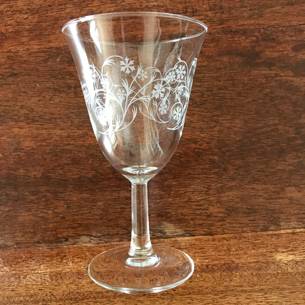 Lot de 6 verres à vin sur pied forme tulipe motifs volutes et croix modèle Enghien par Luminarc contenance de 14 cl hauteur 14,5 cm par Hello Broc brocante en ligne