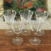 Lot de 5 verres à vin sur pied forme tulipe motifs vintage volutes et croix par Hello Broc brocante en ligne