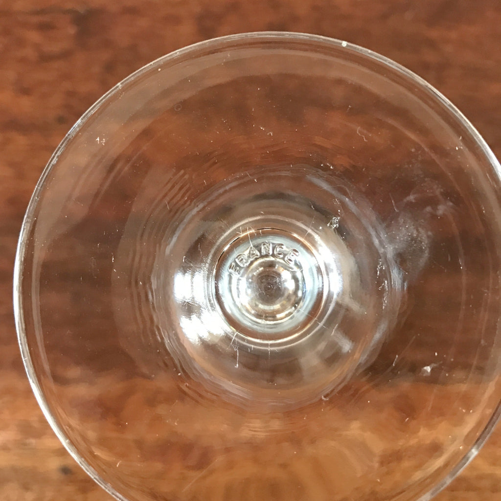 Lot de 5 verres à vin sur pied forme tulipe motifs vintage volutes et croix par Hello Broc brocante en ligne